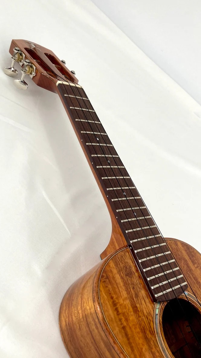 aNueNue AKK2 Konzert Ukulele