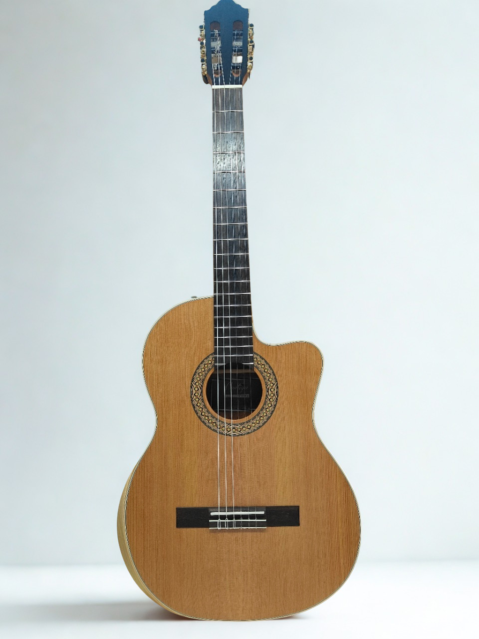 Contigo C-203 Thinbody Konzertgitarre, SNRT -CEQ